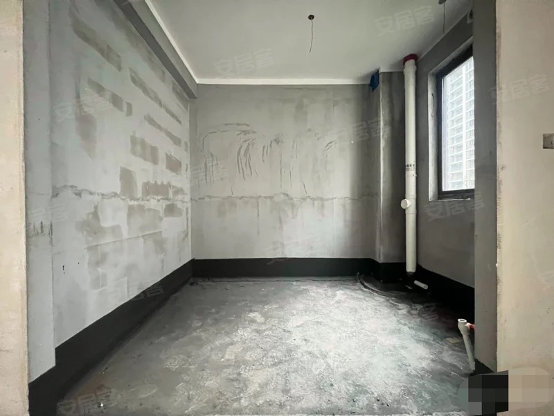 城南，吾悦广场，169平大平层，一梯一户，小高层，单嫁5700，双阳台