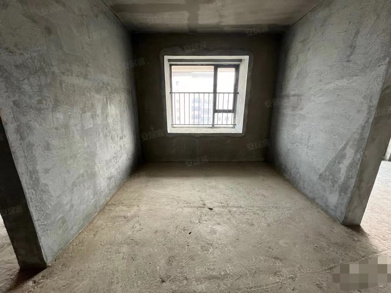 荣怀大三房，16楼好楼层，单价5800，还送储藏室，三开间朝南，户型好，急卖，证满二