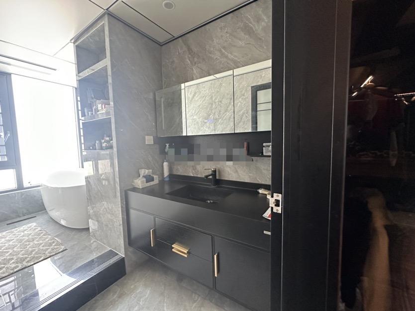 房东亏本出，祥生毫华别墅，全屋地暖，品牌装修，证满二