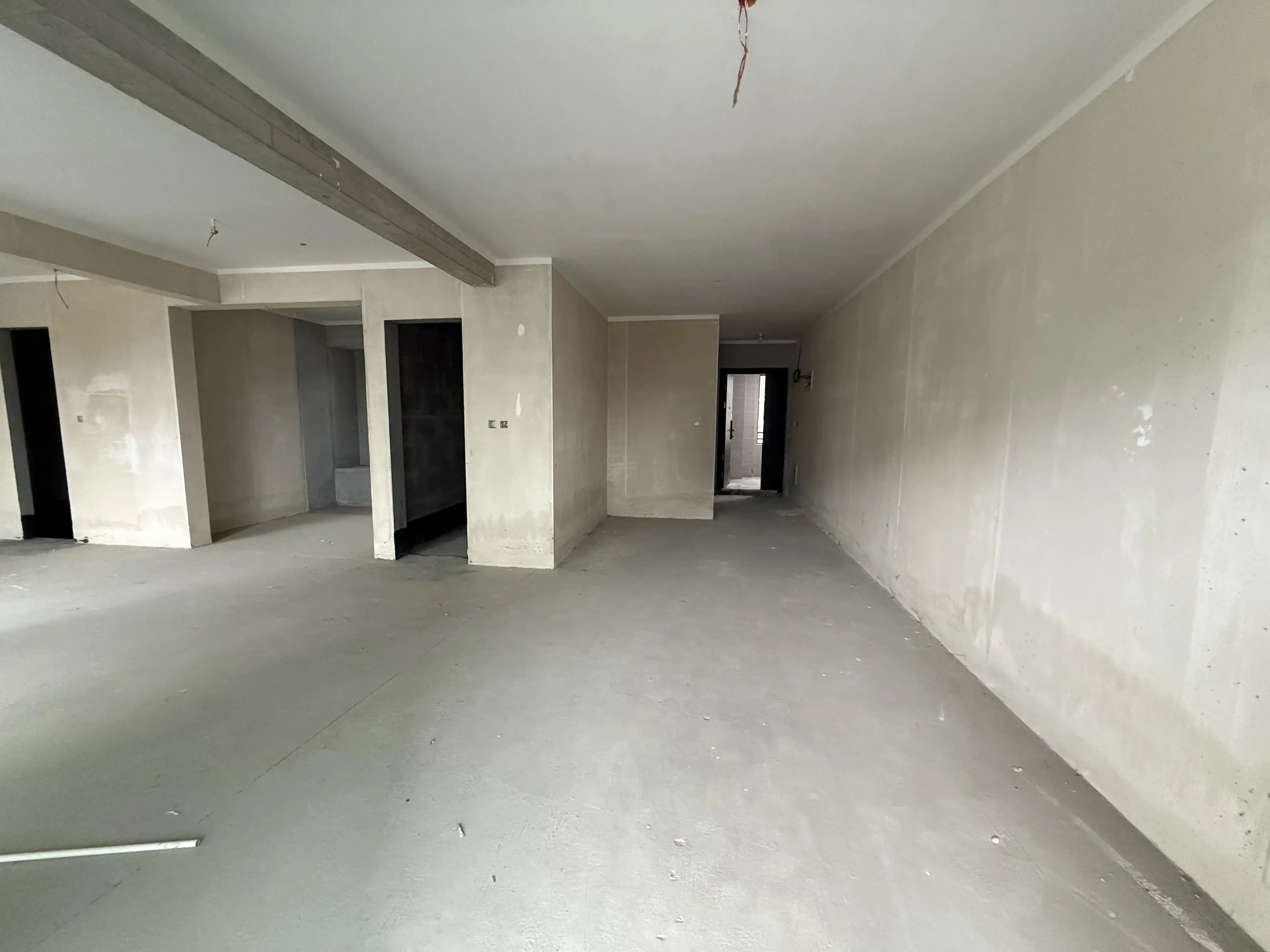 城南，吾悦，送露台，毛坯3房2卫，有证，看中可谈