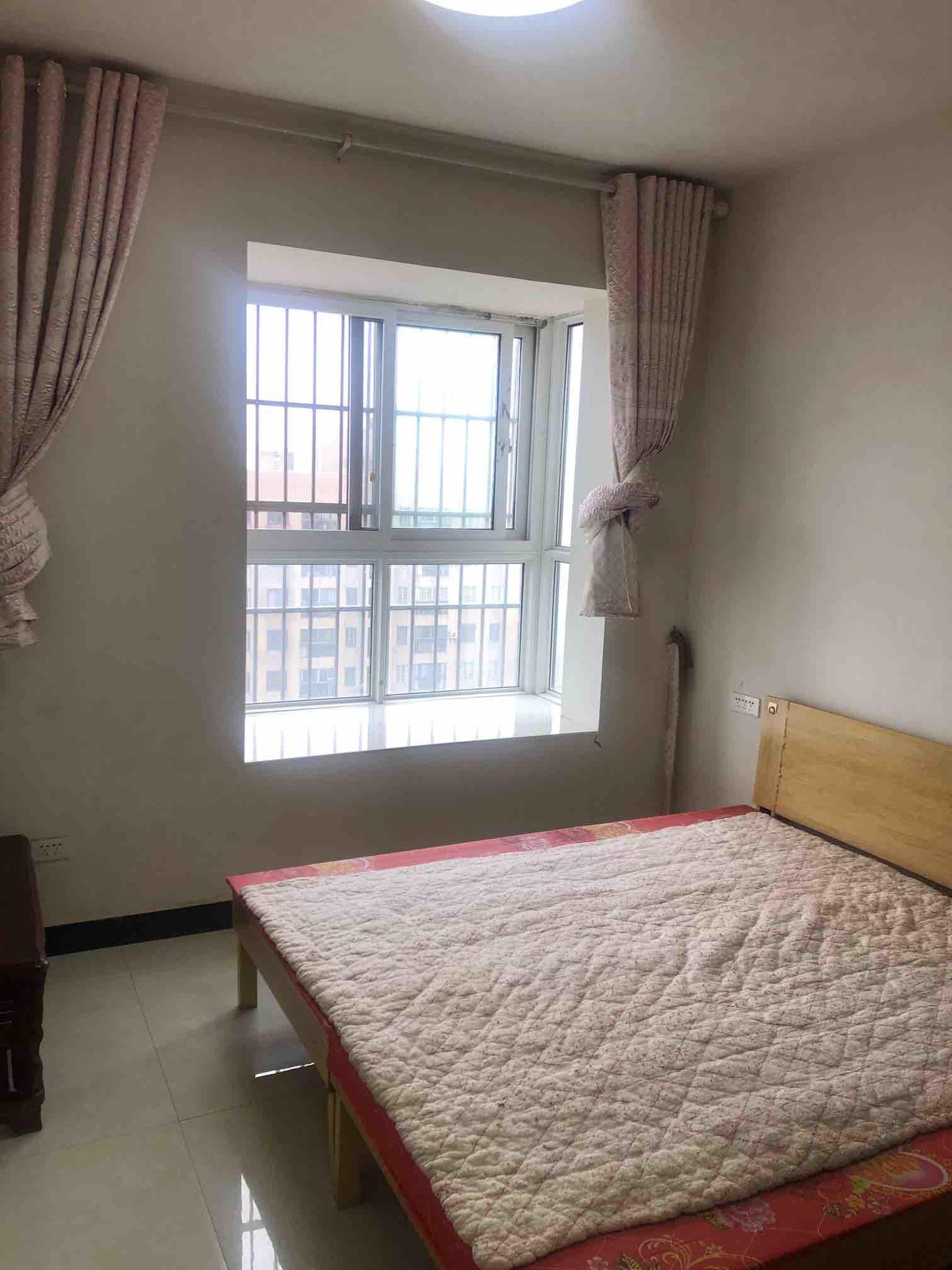 仙桃一中对面，翰林公馆，三房，拎包入住