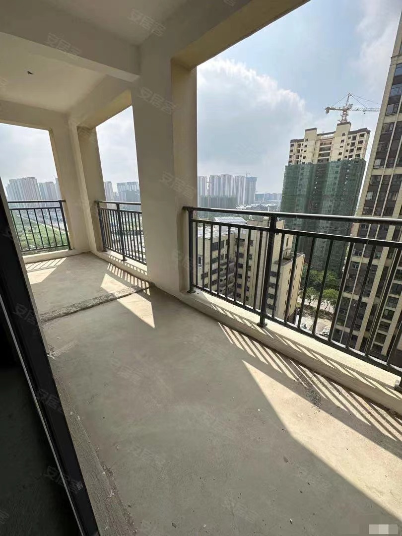 61， 速度捡漏，蓝天新城，好楼层15楼， 证件满二‼️ 单价5900， 还送个地下车位