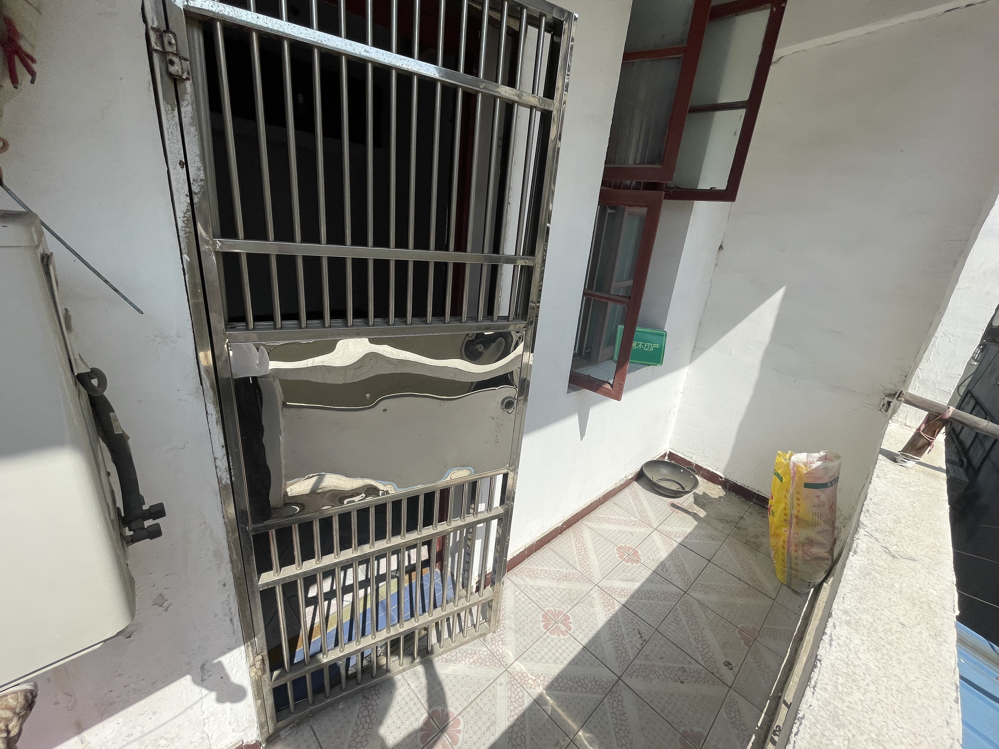 新华印务宿舍老三中正对面步梯好楼层 房养老陪读很方便