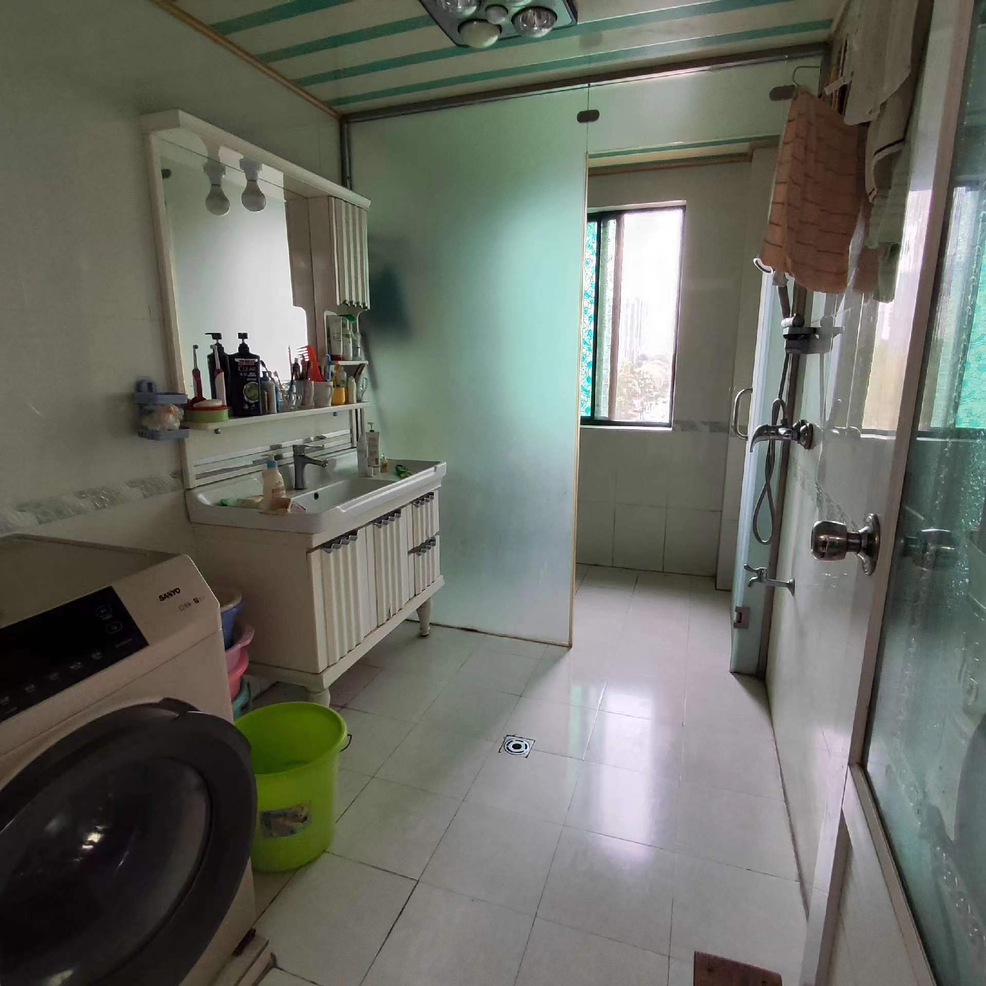 青青家园.精装三房两卫.中间楼层.证件满二.看房方便