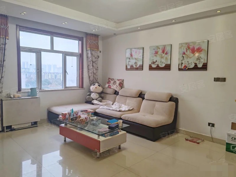 209， 诚心出售。捡漏，新天地沃尔玛，  81平装修复式，电梯两房，中间楼层，