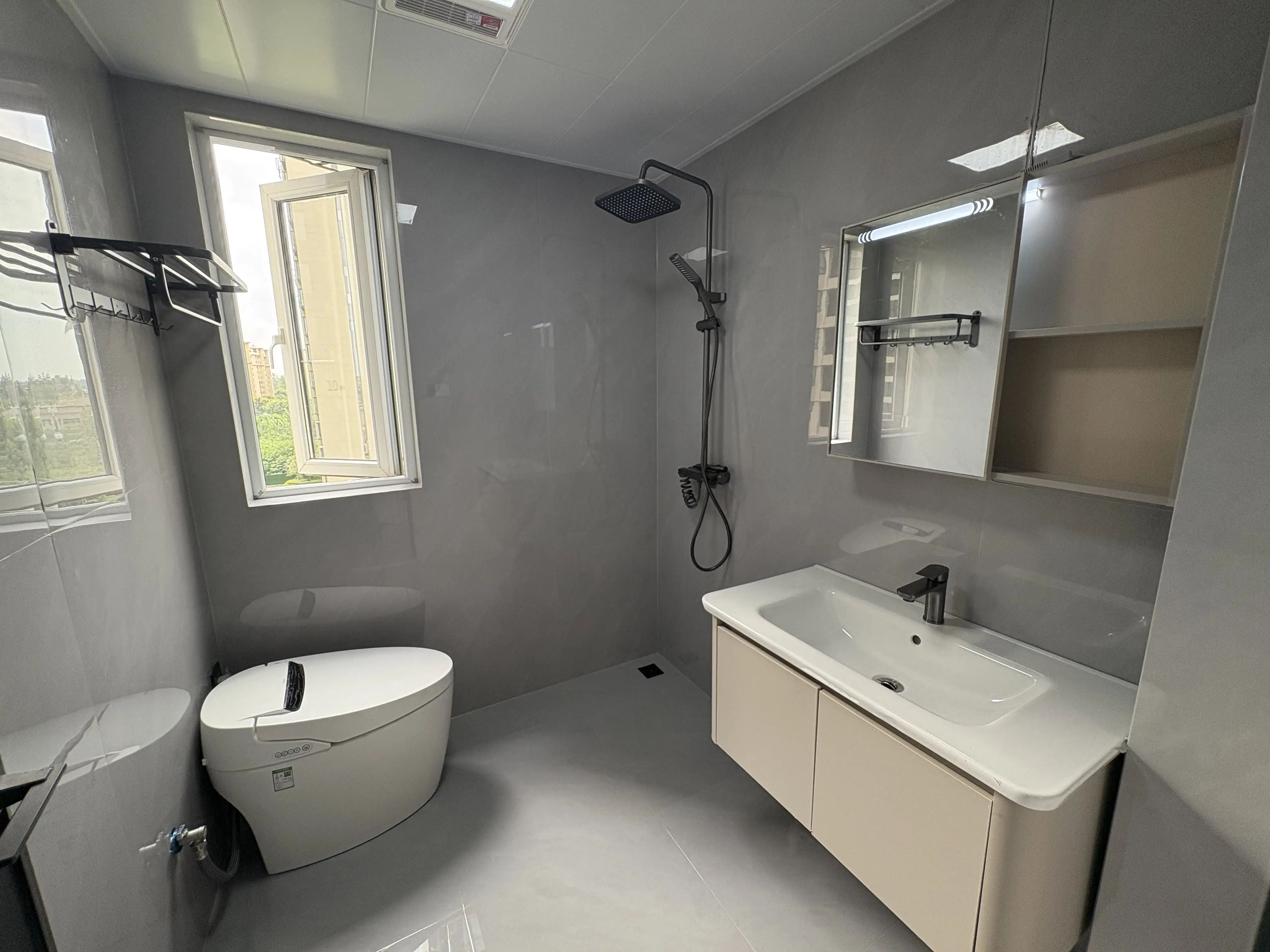 南城，次新小区，单价4字头，精装三房两卫，边户，带车位，价美