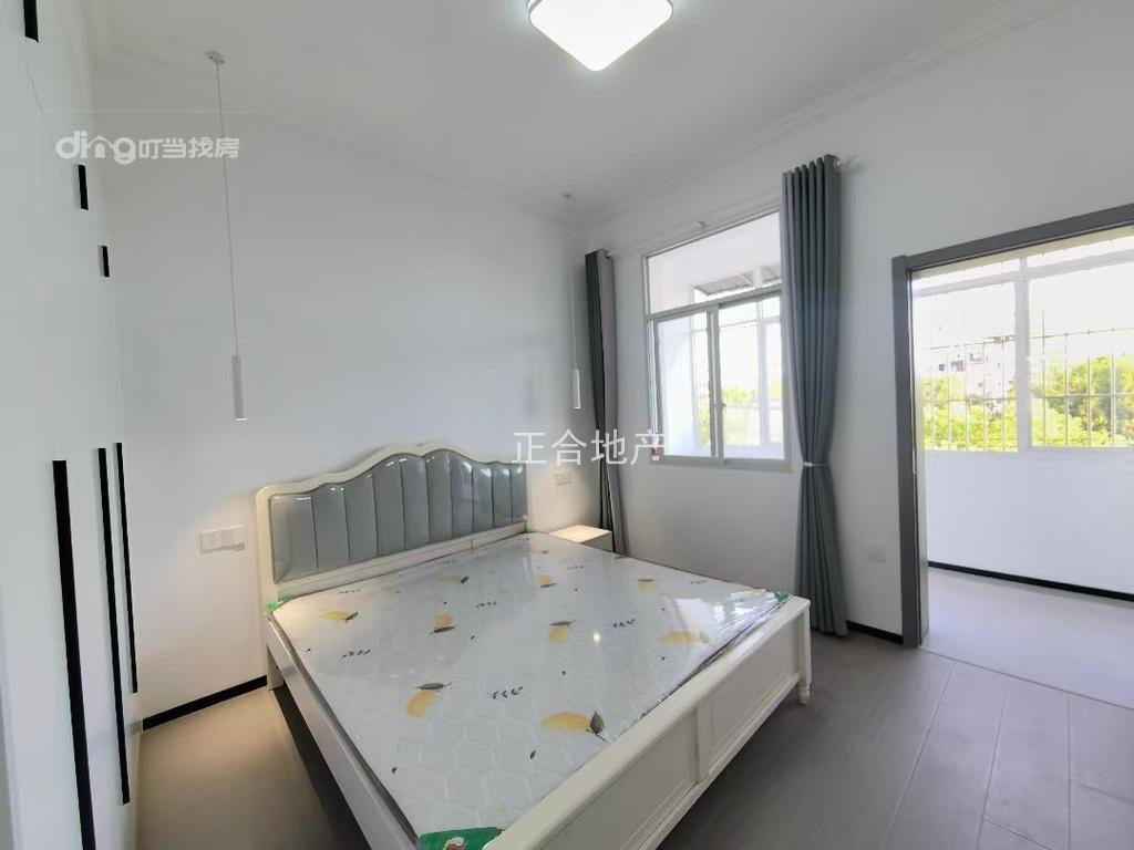 商城附近，仙源酒店旁，步梯中层，有证，全新装修，精装三房，南北通透