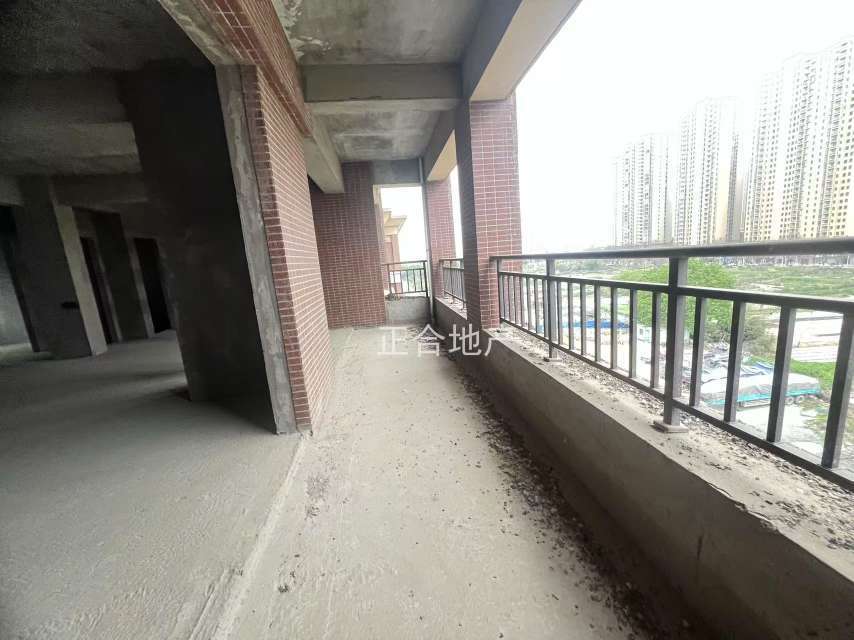 新城壹号五期，洋房复式楼，公摊小 ，7米大阳台 买120平到手200平还送露台，