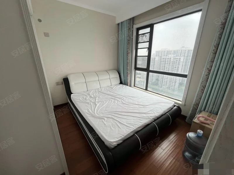 336，城南，御台公馆，精装3房2卫，好楼层，保养好，拎包即住！南北通透