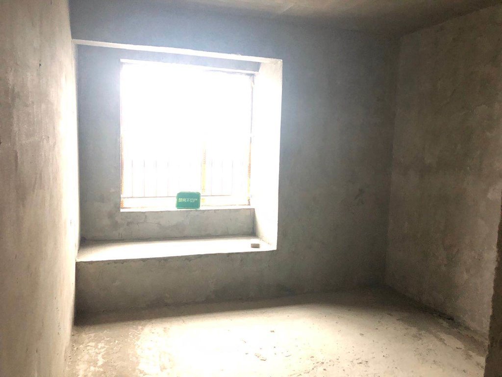 城南领秀城，毛坯带车位，边户，采光好视野好,人车分流