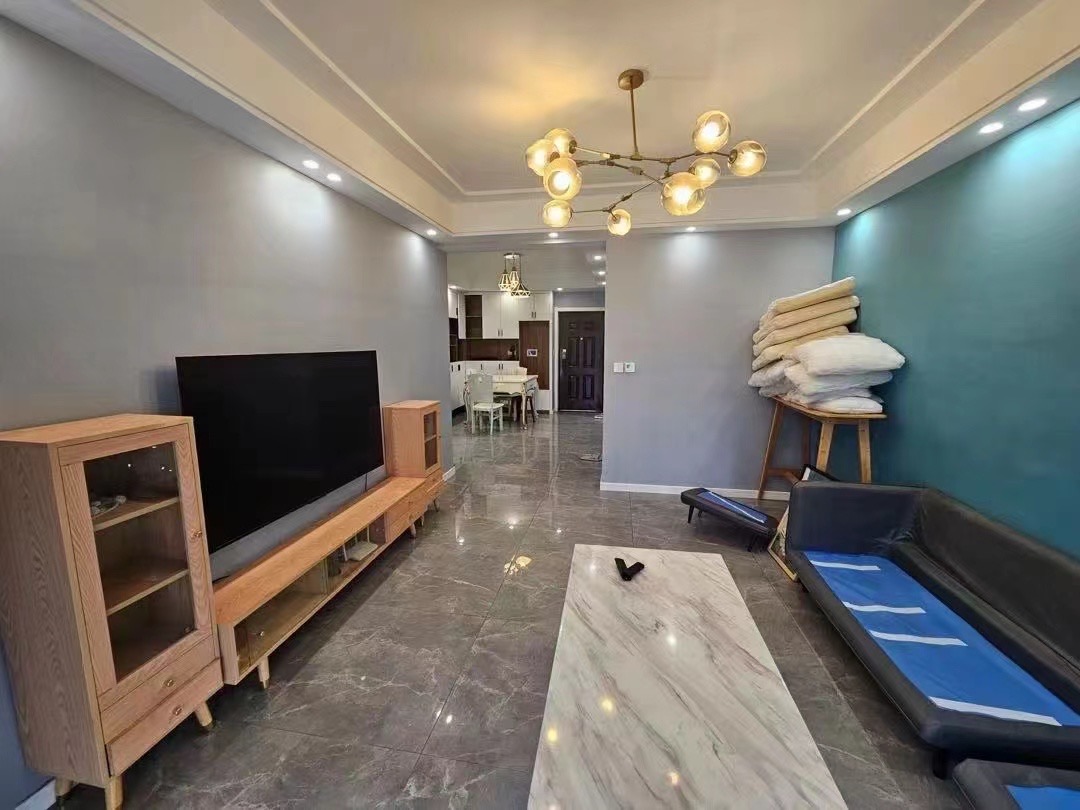 85，亏本出，新二中对面森林国际，精装三房，​楼层好 ，证满二