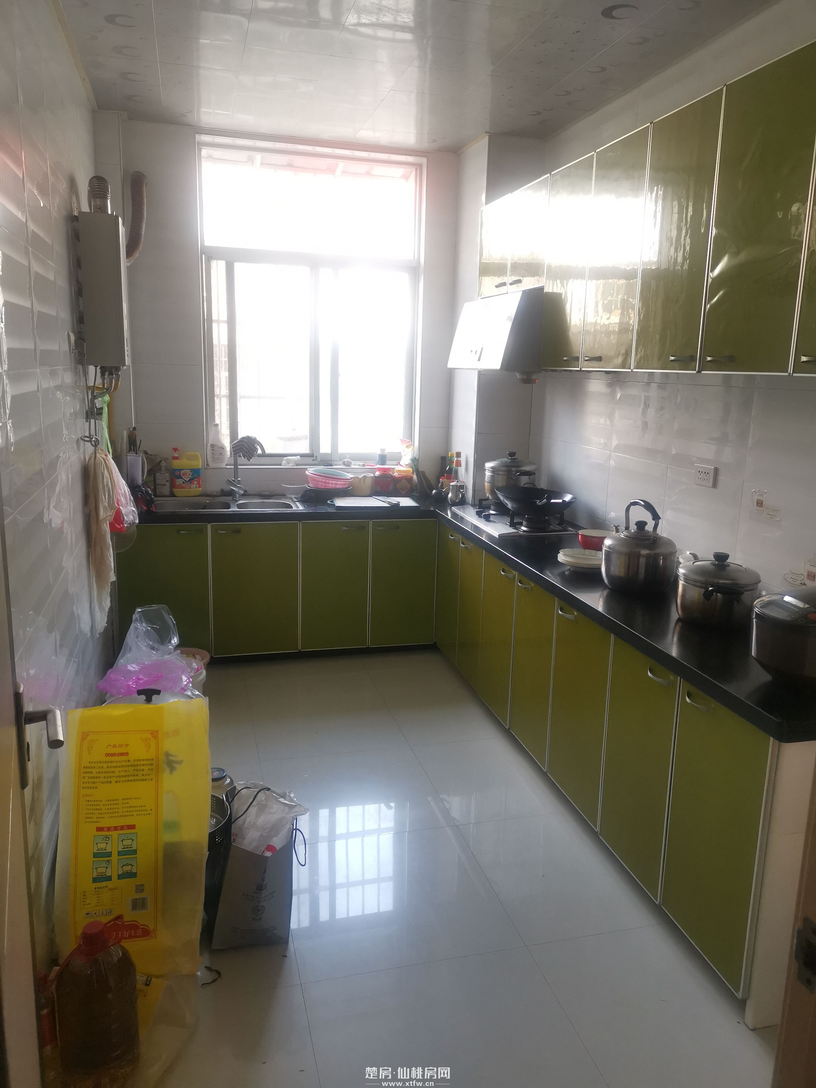 新一中附近精装修大三房家具家电全拎包入住楼层好证满两年个人诚心出售