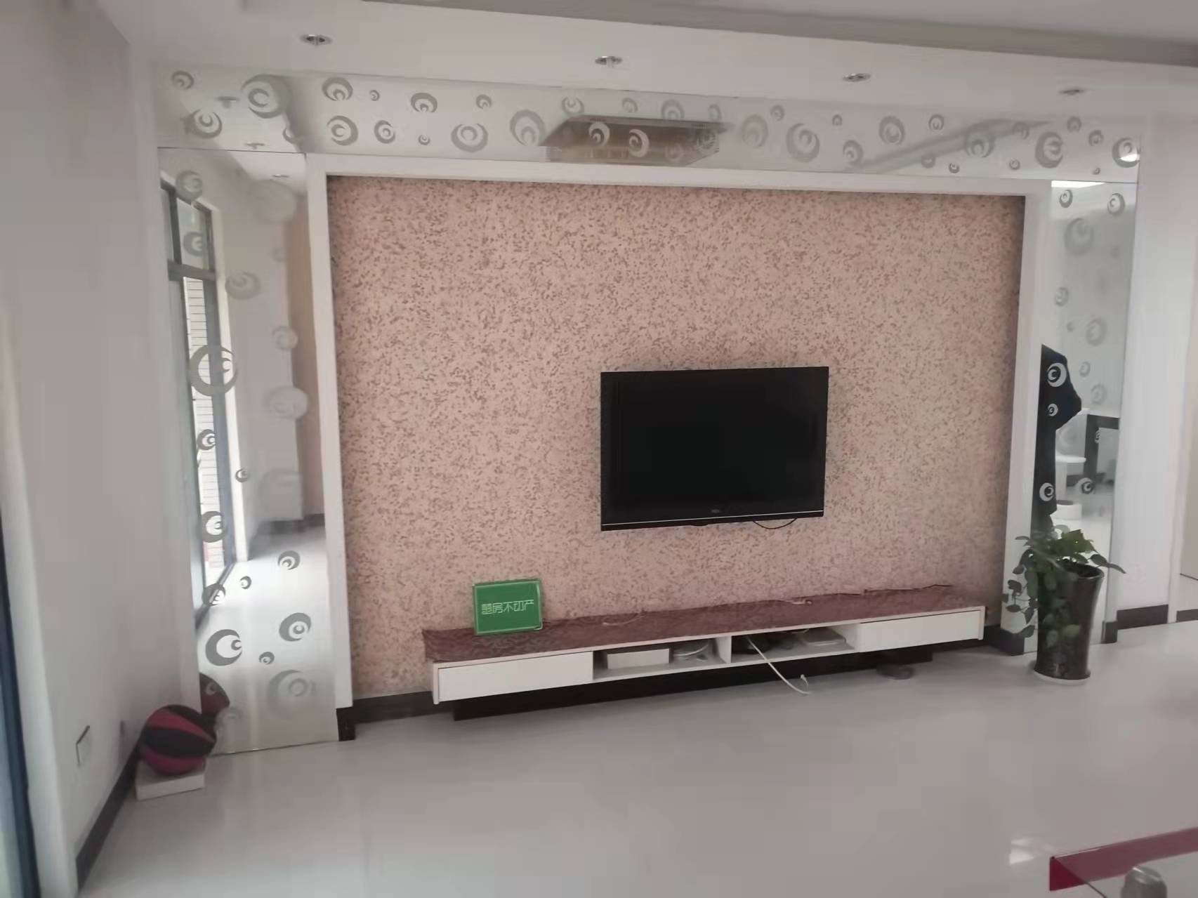 一品苑精装三房两厅两卫户型方正南北通透前后无遮拦诚心出售证在手可按揭