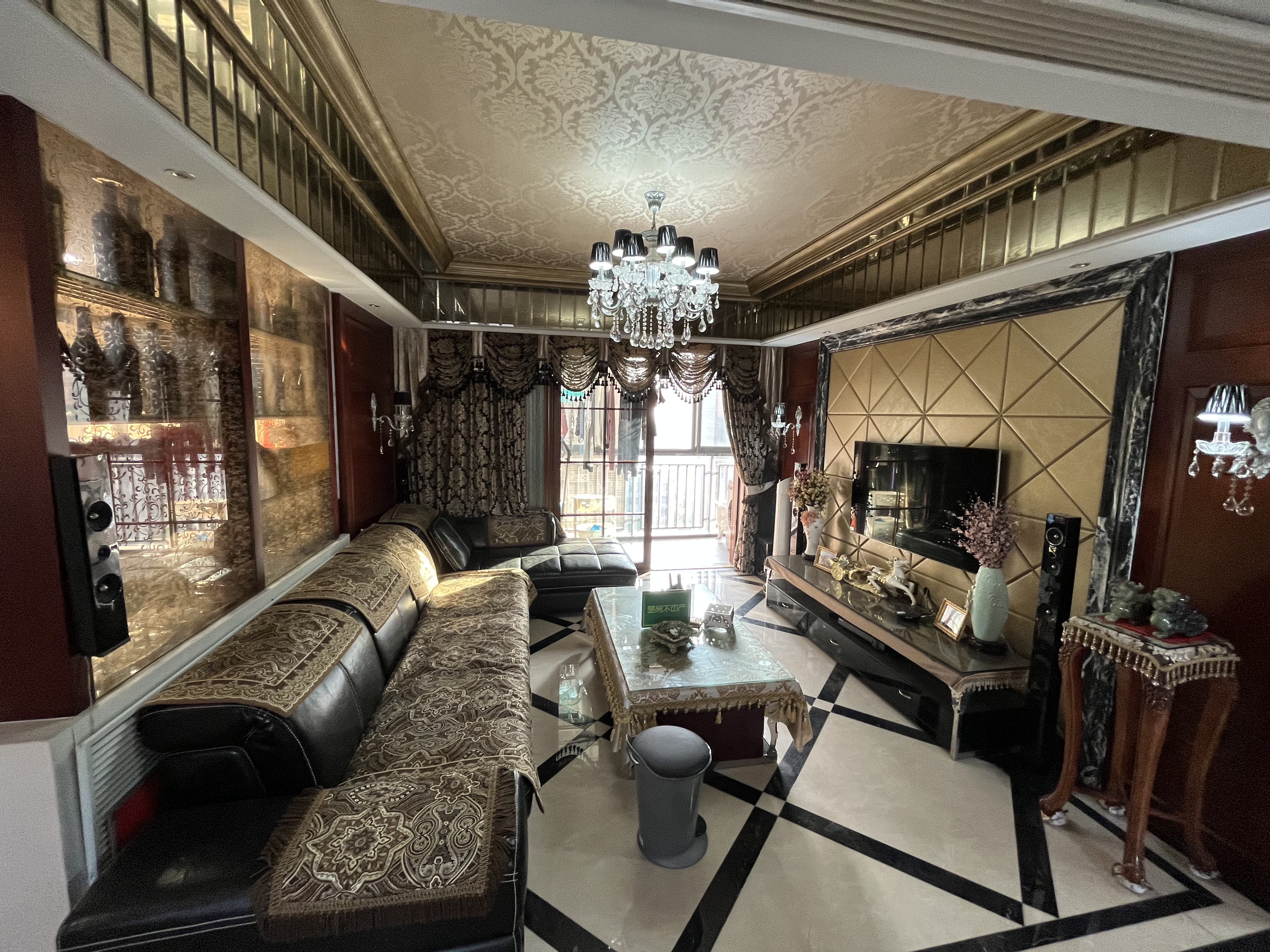 世纪雅苑 精装大三房 中间楼层 豪华的狠