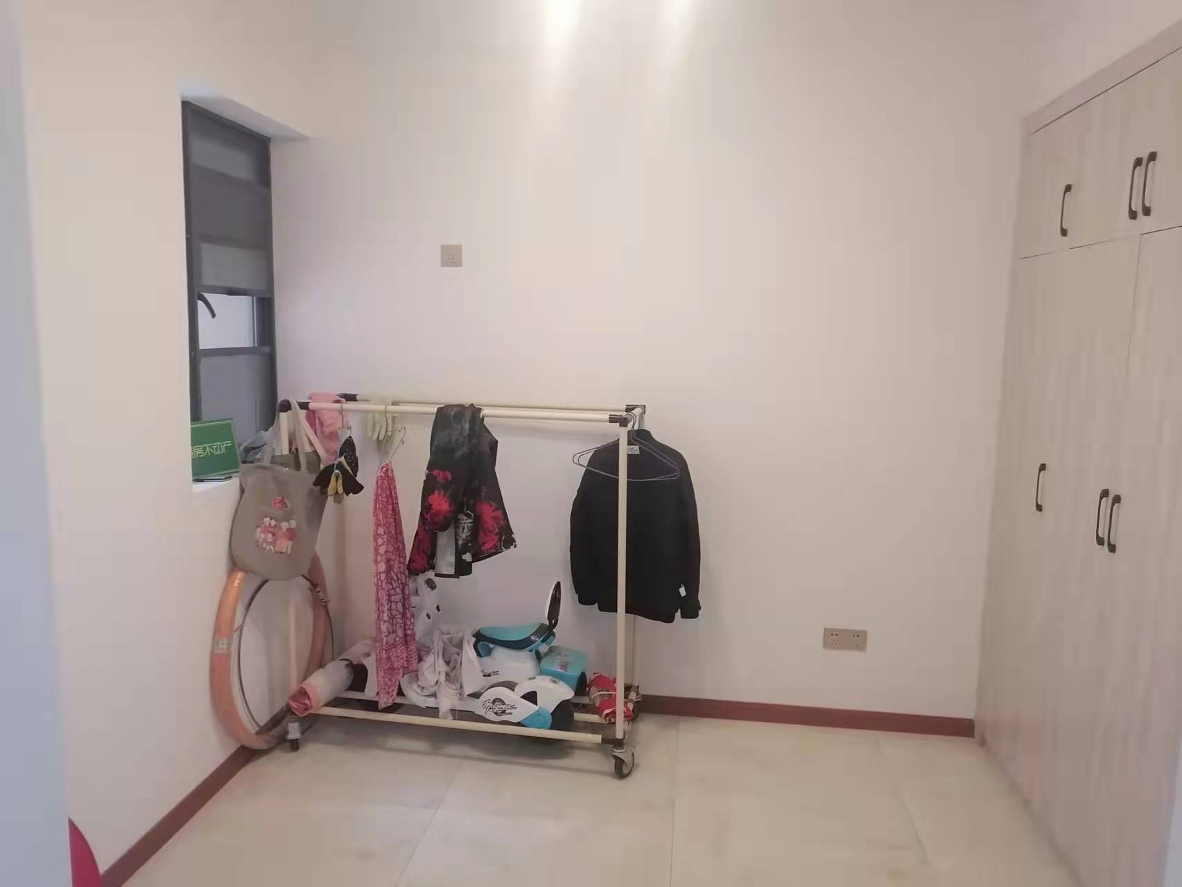 公园世家精装小三房中间楼层满二