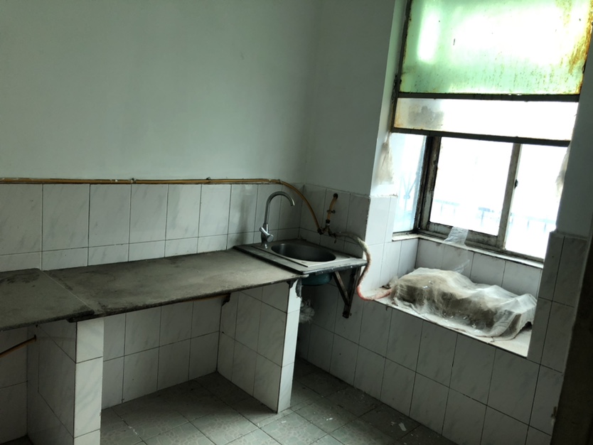 笆篓湾，广电对面，临近武商，体育广场，好地段，业主诚心出售