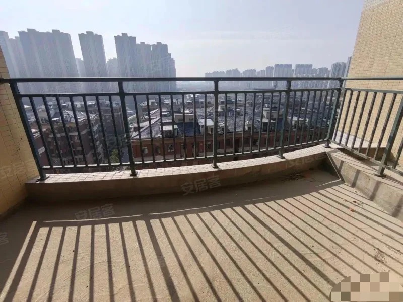 业主急售，新城壹号五期，毛坯大四房，赠送面积多，单价4500