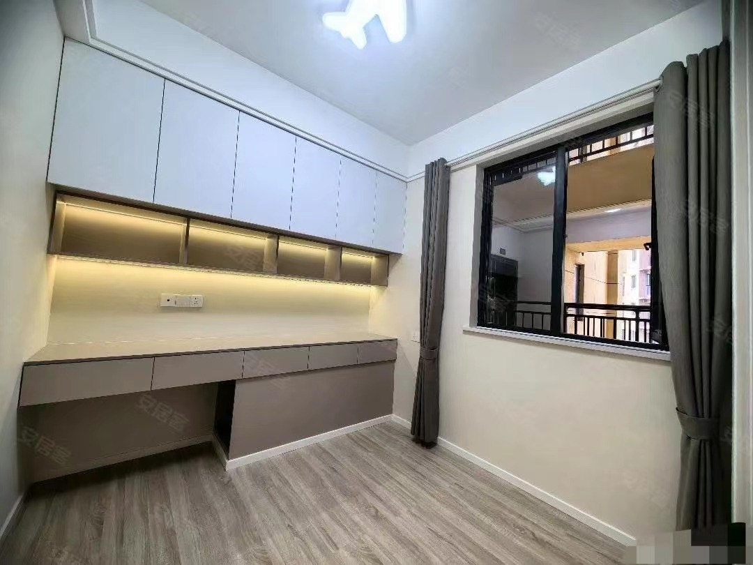 48，降价了，城西锦华shou府，电梯好楼层，业主诚心出售，全新装修，全屋中央空调，包过户费，一天未住