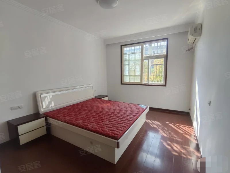 182，业主诚心出售，德政金苑对面，步梯二楼，精装三房，三开间朝南，采光好