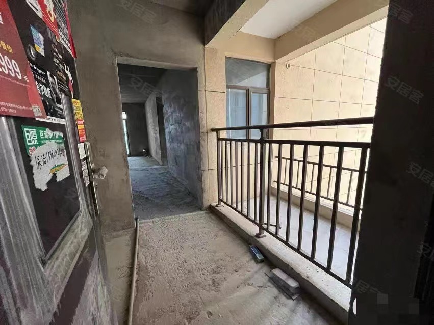 97，亏本急售，沔阳清华园，人车分流，中间楼层，送入户花园，证满二