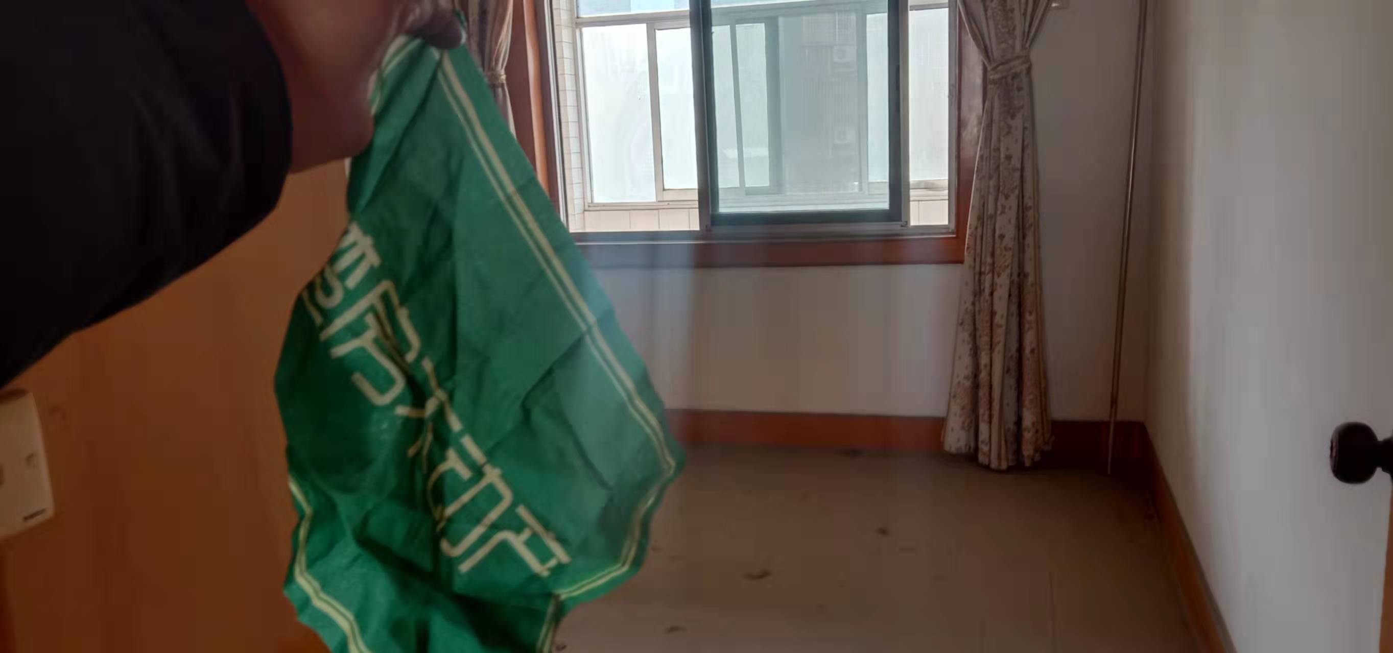 公安局宿舍沙嘴菜场附近带一个地下室看房方便。