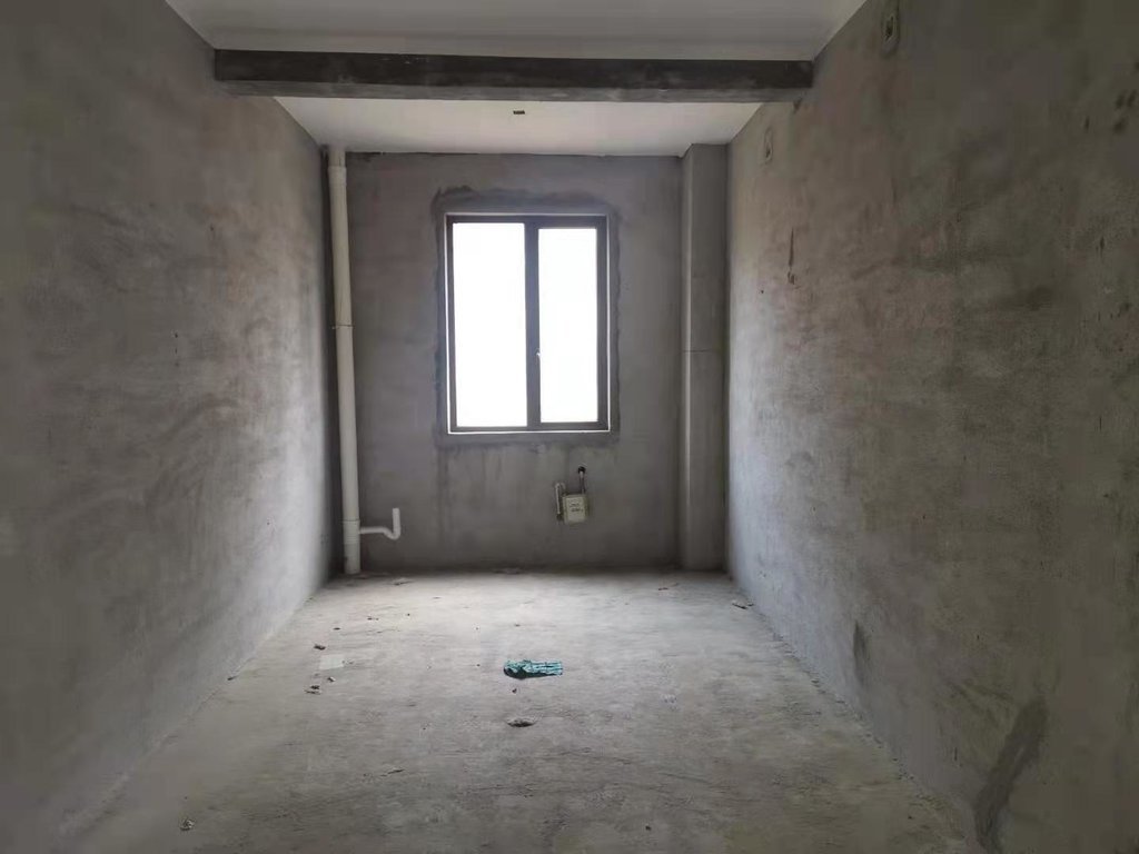 绿地香格里拉毛坯两房满二诚意出售