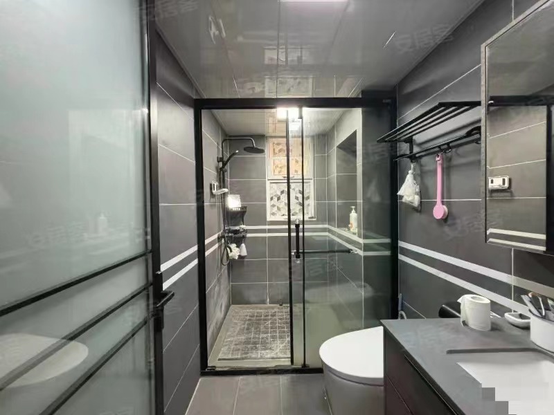 ​满庭春，精装三室两卫+活‬动室，9.9成新，送入户花园,电梯好楼层，证满二，​仙桃xiao学+仙桃三中