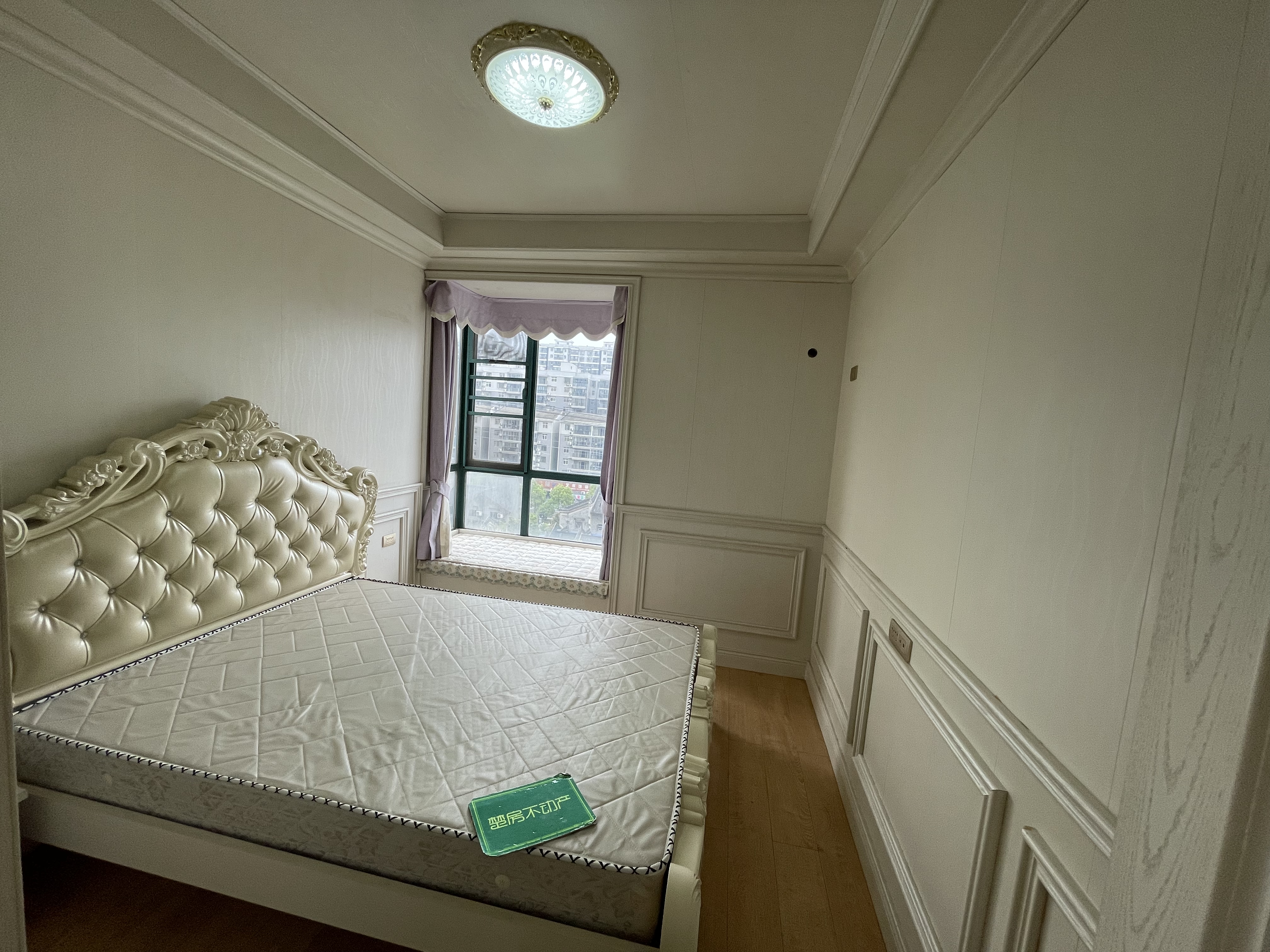 实验叁晓门口，新城一号，精装三房，南北通透，证件满二，成色新，看房方便