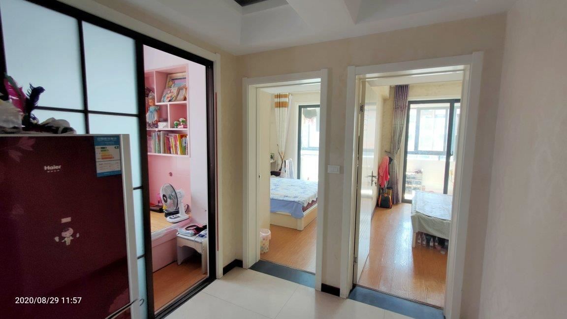 上仙桃 ，金域城邦，精典小三房，全屋保养好，证满两年