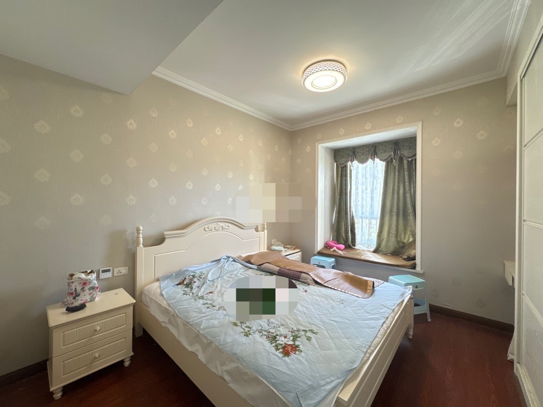 171，房东亏本出售，元泰A区，精装三房，新三中旁，成色新