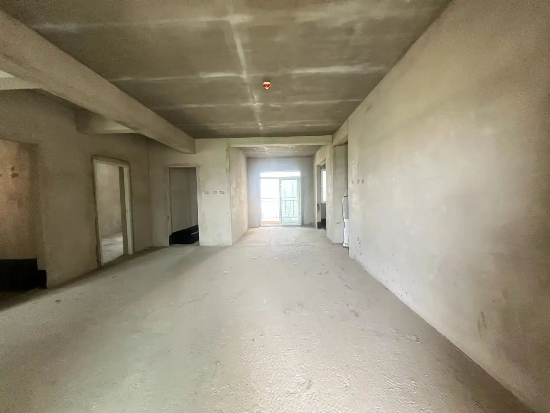 捡漏，城南，南国明珠，单价4000，毛坯大四房，送车位，15楼，满五