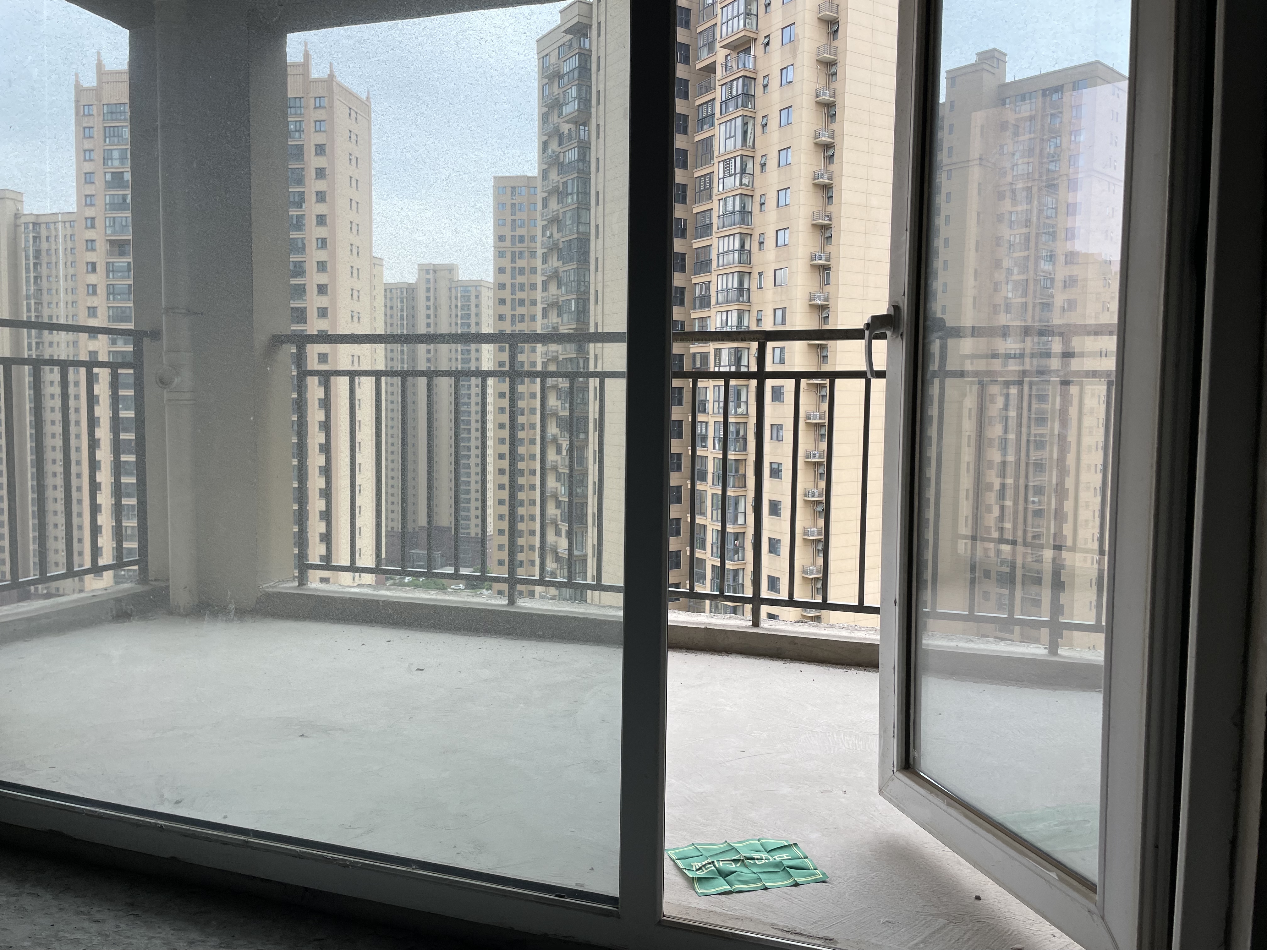 满庭春192平大平层毛坯湖景房没有不喜欢的道理带车位