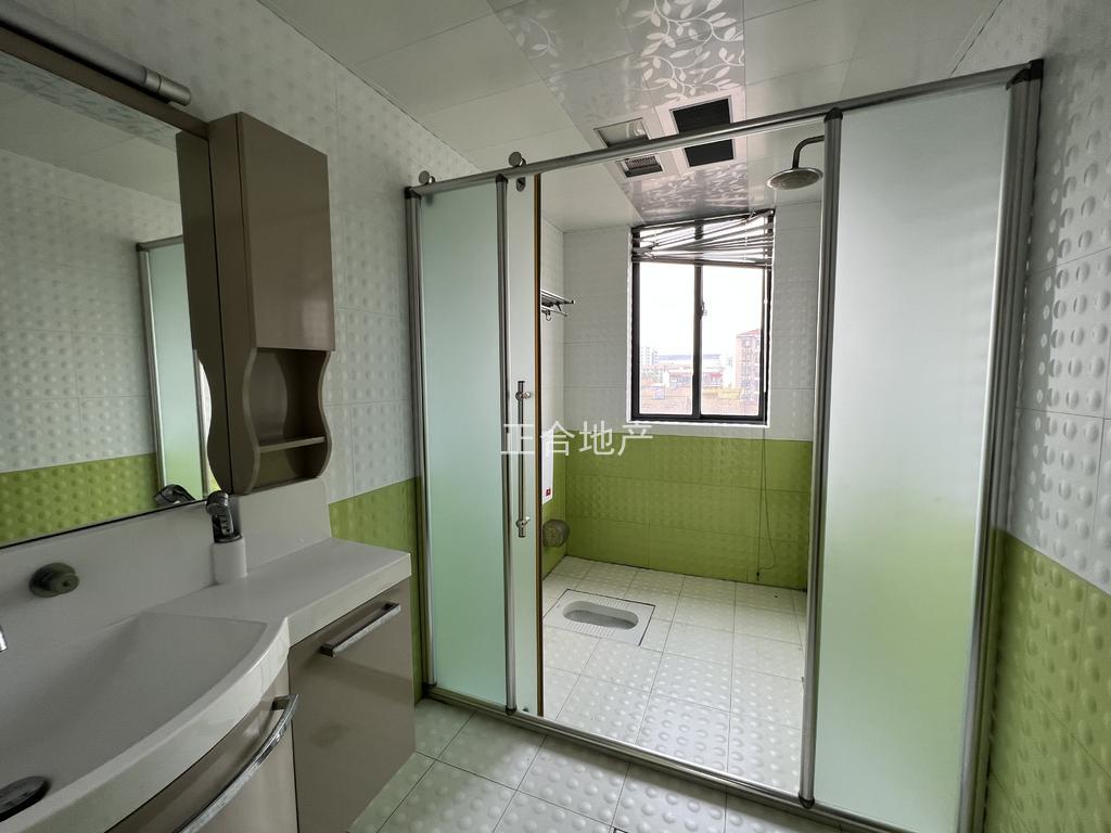 城南，忆美国际公馆，精装大四房，电梯5楼，装修成色新，单价4字出头，证满二