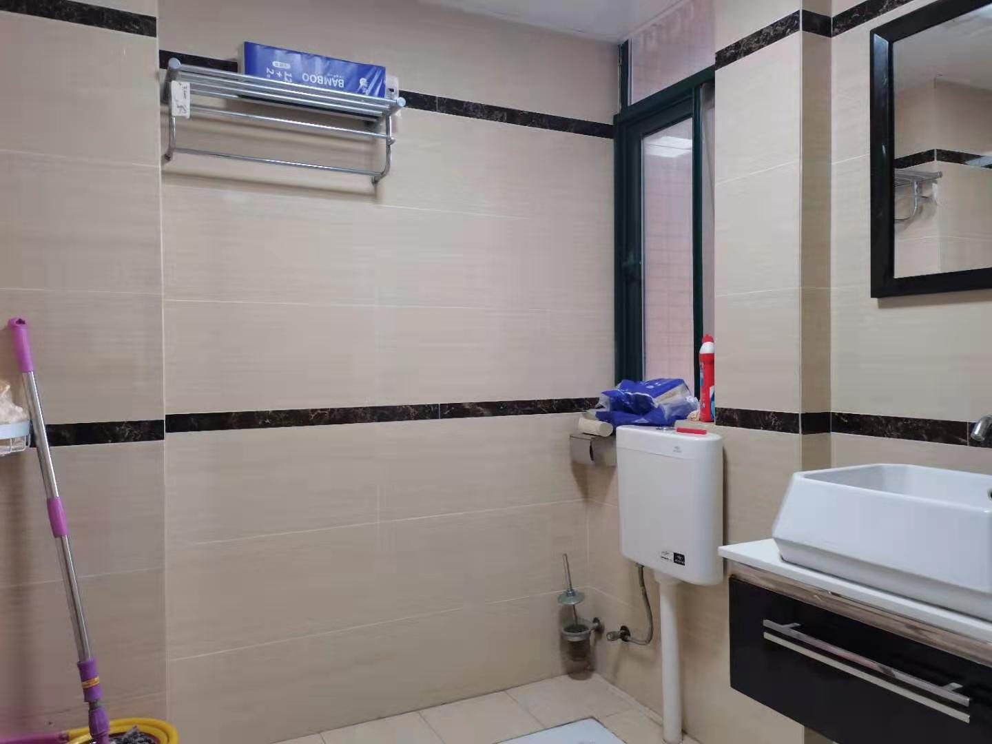 新城壹号朝南办公装修三房诚意出售