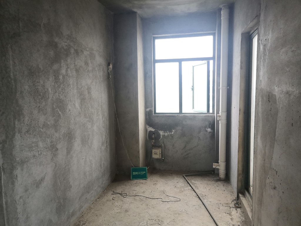 新城一号四期.毛坯四房.南北通透.看房方便