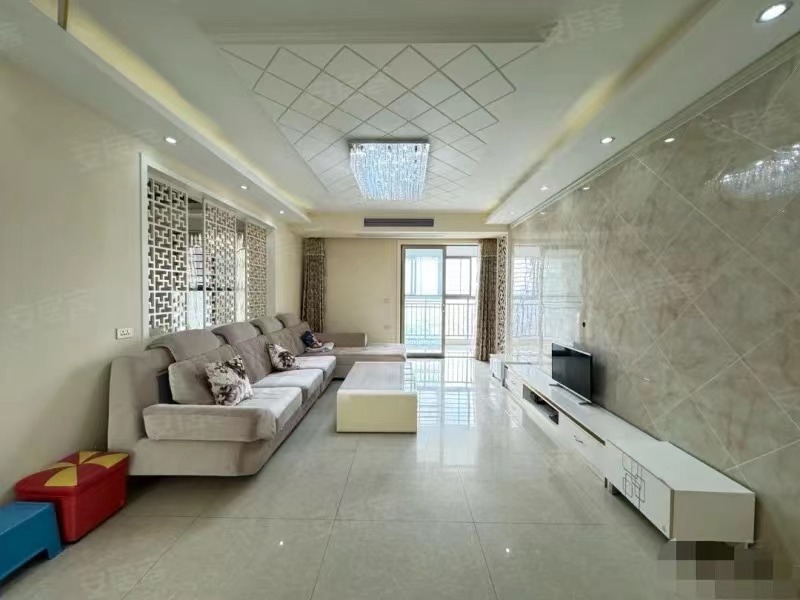 211，急售，三中、商城附近 ，毛坯价买精装，138平，精装大三房，中间好楼层