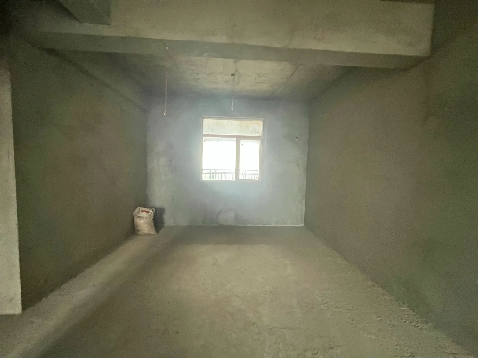 急售，房东贴钱卖房，康湾熙岸，毛坯三房，好楼层，证满二