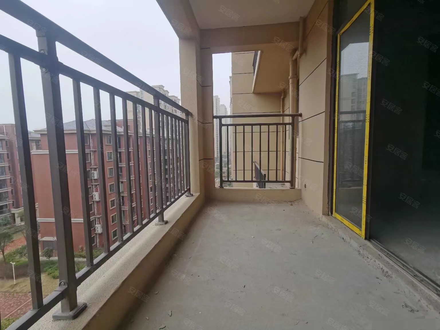 84，房东亏本急售，城南电梯小高层，一梯一户， ​三开间朝南双阳台，好楼层， 拼手速