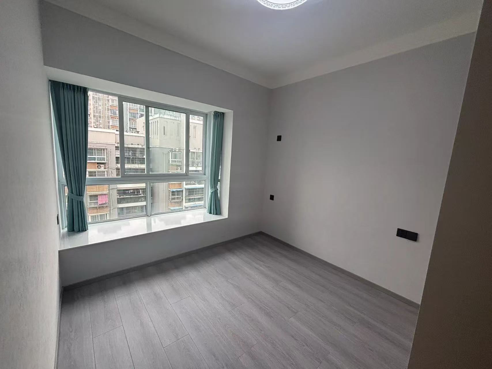 城南，吾悦旁，电梯小高层，精装三房二卫，单价5400，元泰三中，东边户