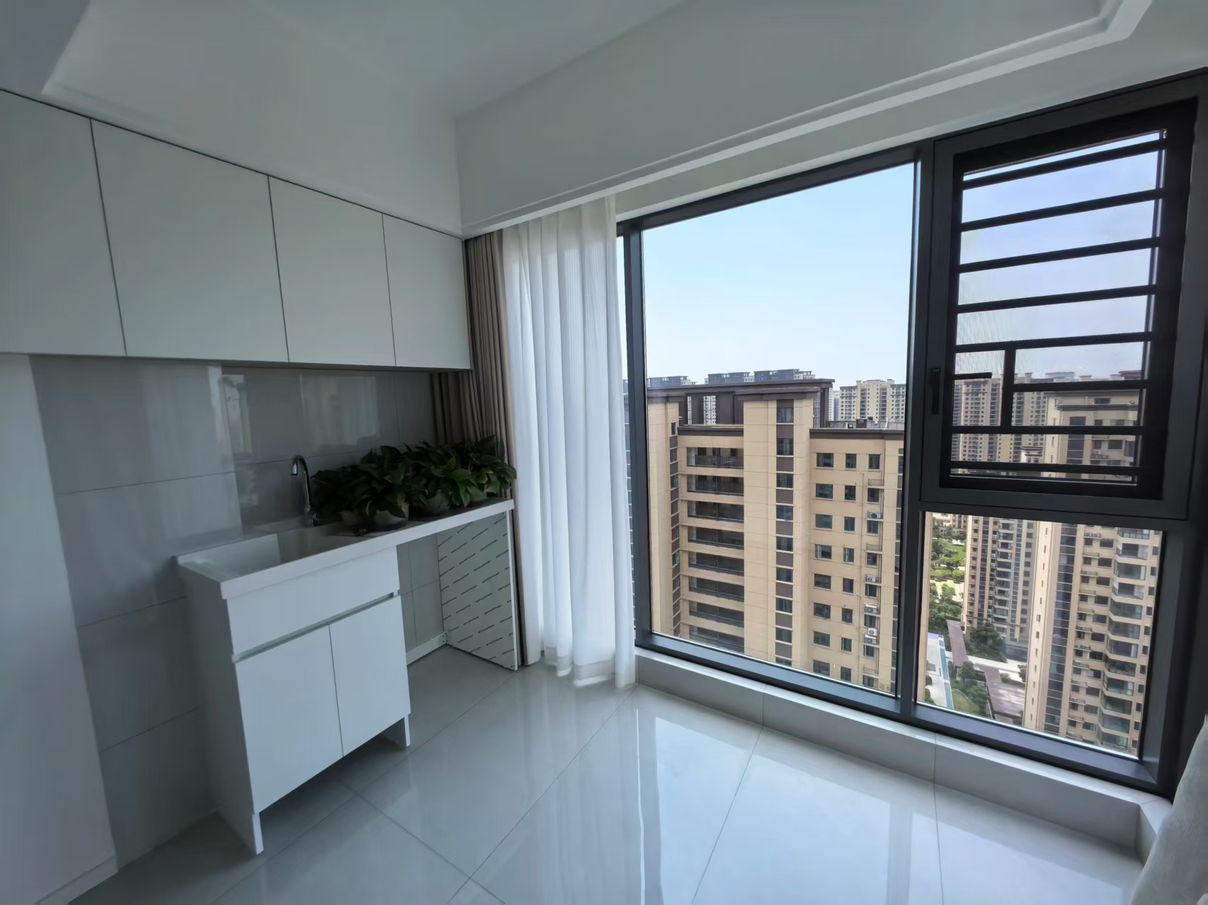 吾悦附近朝阳丽景精装两室出租家电齐全拎包入住