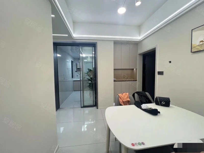 降价了，急售，供暖房，满庭春，一楼带大院子，全新装修三房，仙桃晓学旁