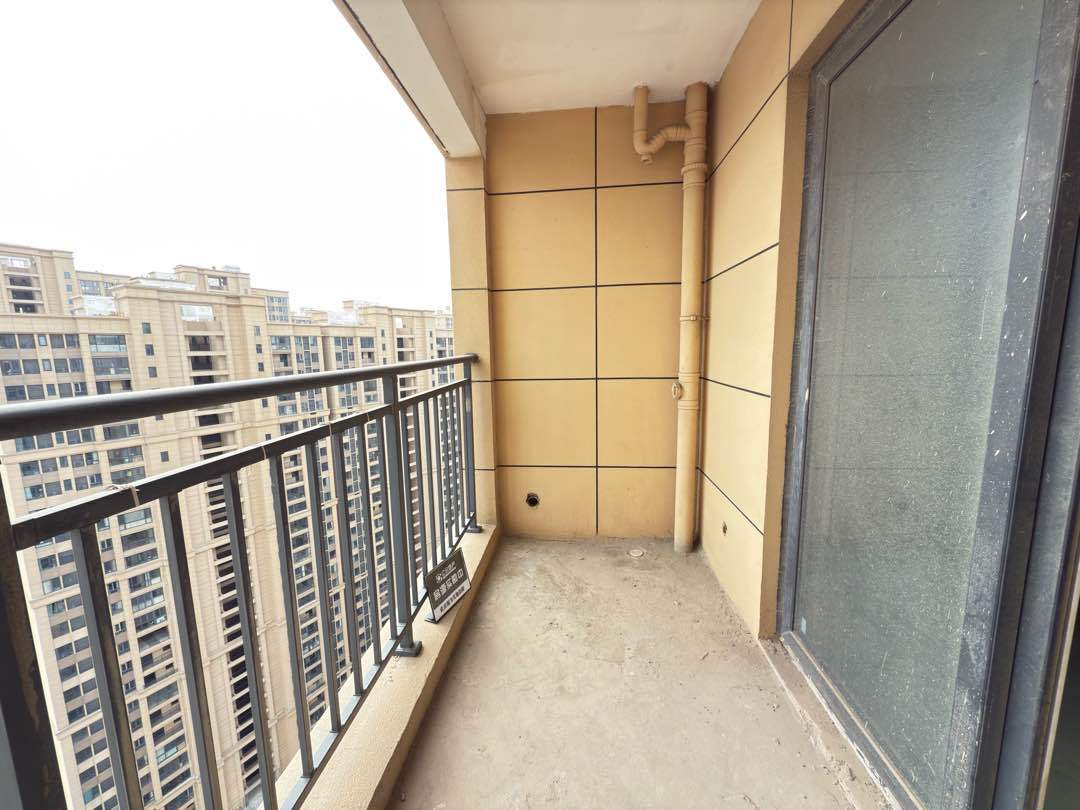 捡漏，城南，森林国际，单价4200，毛坯4房，4期，证满二