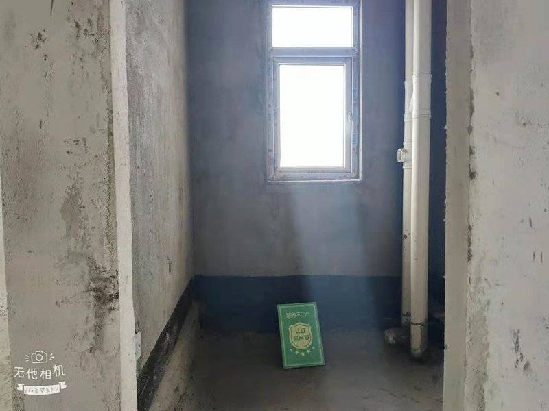 蓝天新城精品三房中间好楼层两证齐全带车位一口价