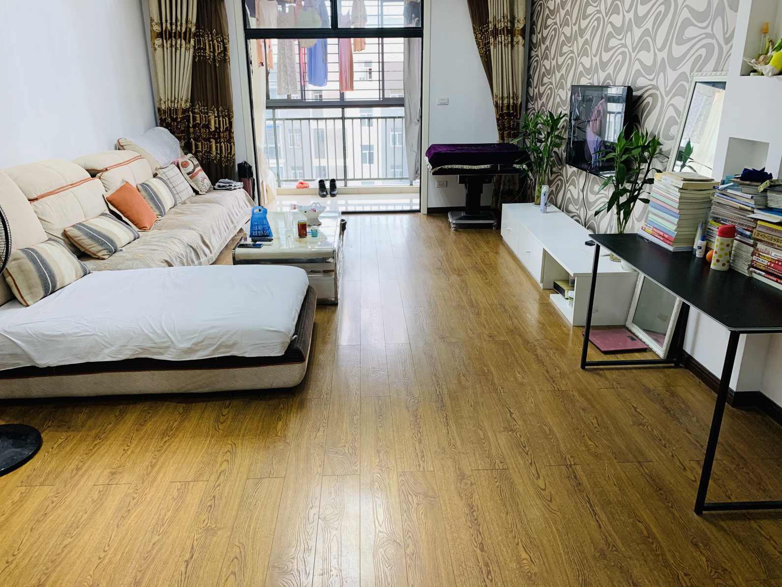 元泰未来城三室两厅两卫131平103万新证