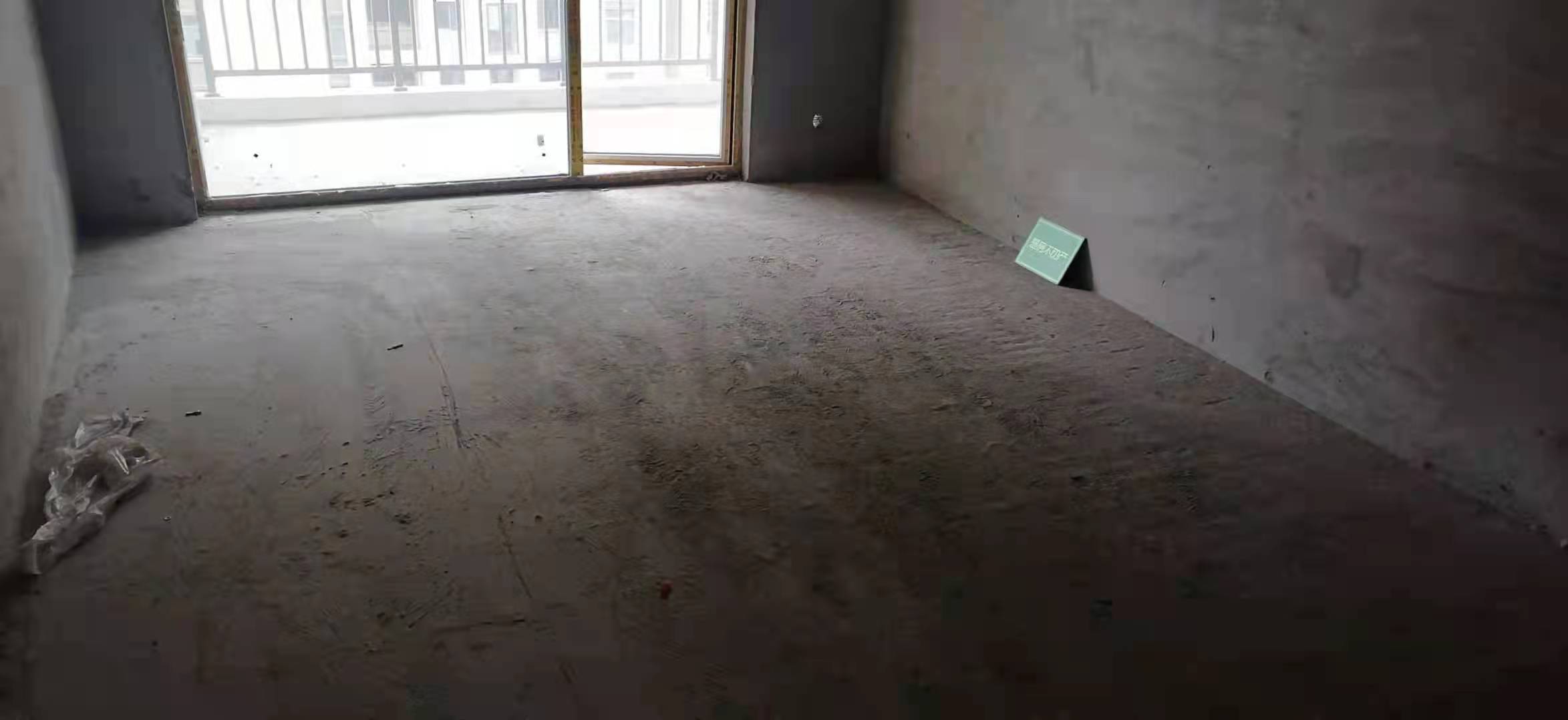 蓝天新城毛坯三房两卫中高楼层诚心出售看房方便