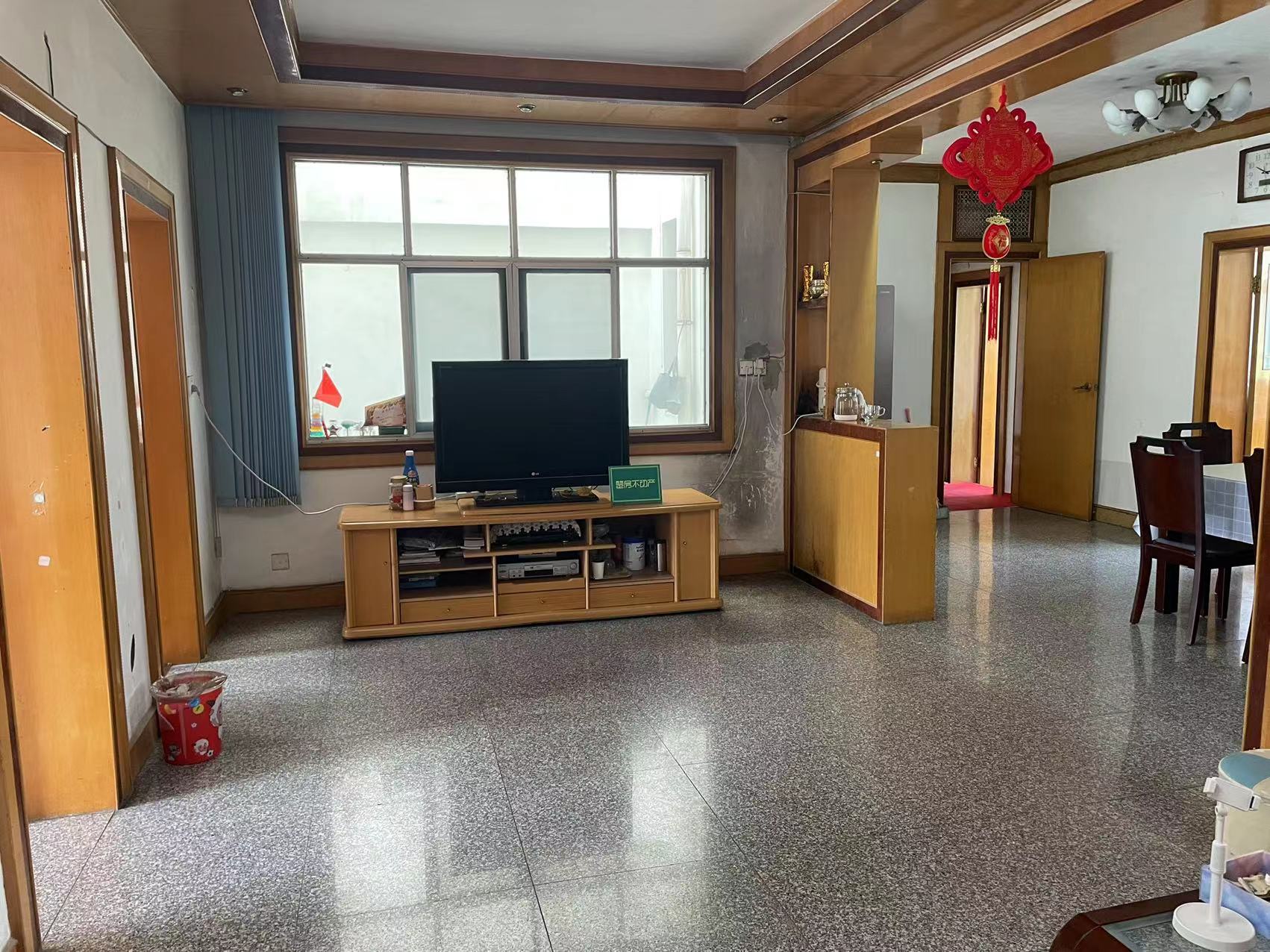 大洪 国土所 单位宿舍 步梯4楼  外墙新 144平3房2卫 老证