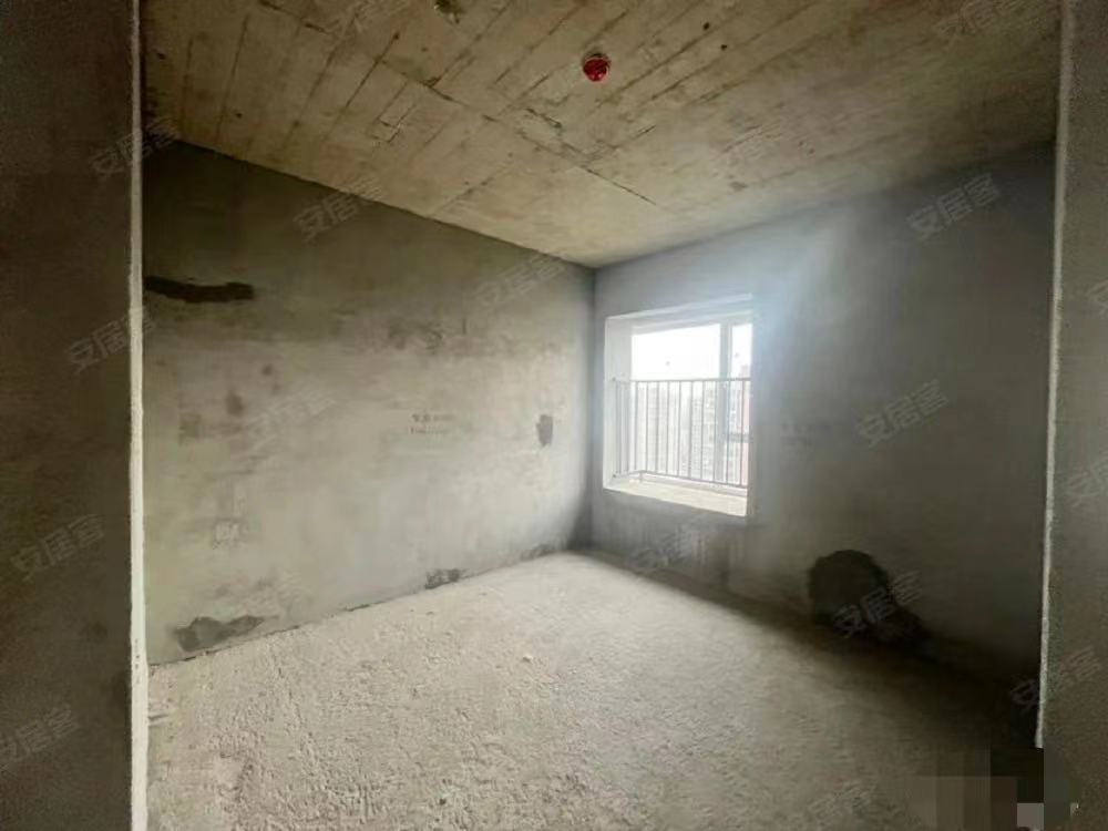 34，降价了，业主亏本出，蓝天白云捡漏价，送车位，边户大三房，单价5字开头