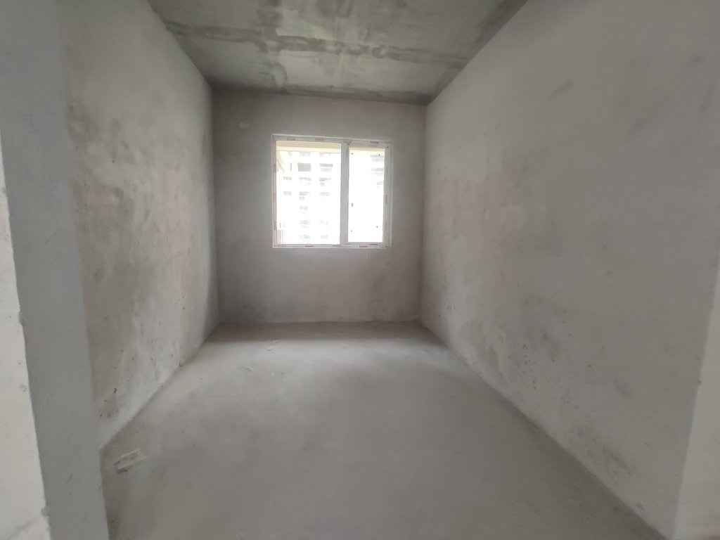 新城名都.城南人车分流的小区.毛坯大四房.南北通透超大阳台.看房方便