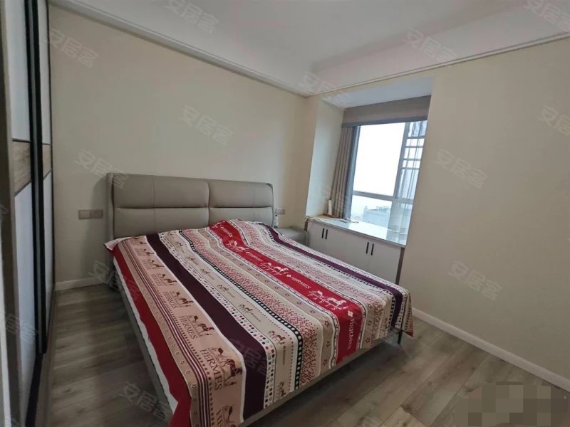 城南，沔阳公馆，精装大三房，电梯好楼层20楼，东边户，装修9.9成新，证满二