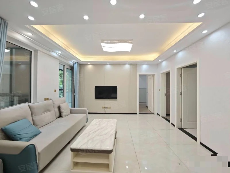 新二中旁，森林国际，电梯边户，装修成色新，带个露台，房东诚心出售！